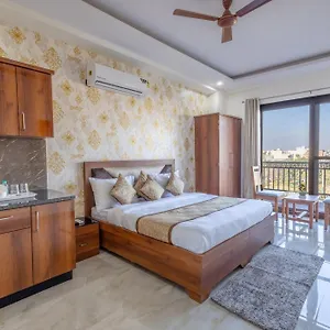 Gill Comfort - Close To Medanta, Artemis And Fortis Hospital India